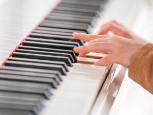 COURS DE PIANO 45 MINUTES (30 min instrument + 1/4H solfège) – MARGUERITTOIS